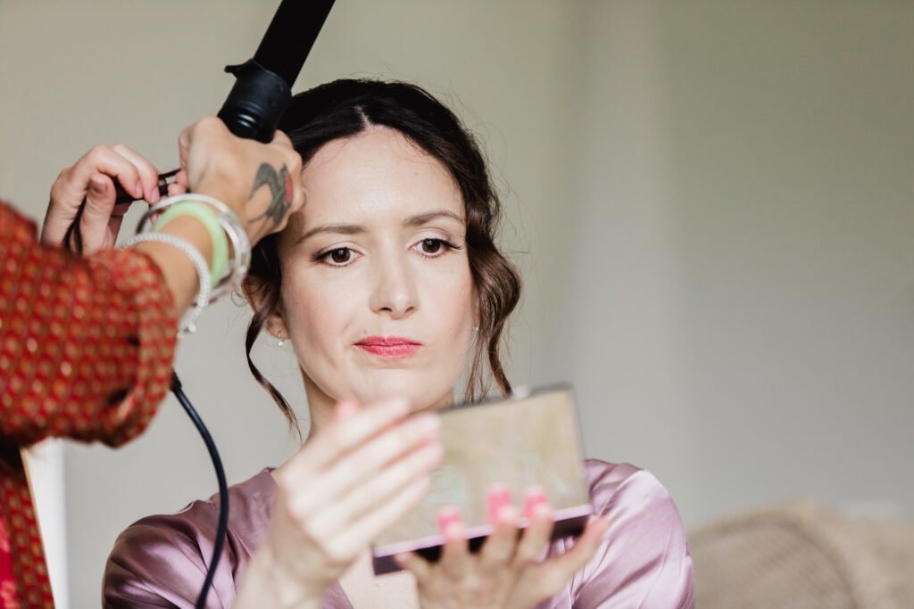 -35-1632215305-59Thegarden-yalding-kent-wedding-photography-taliphotofilm