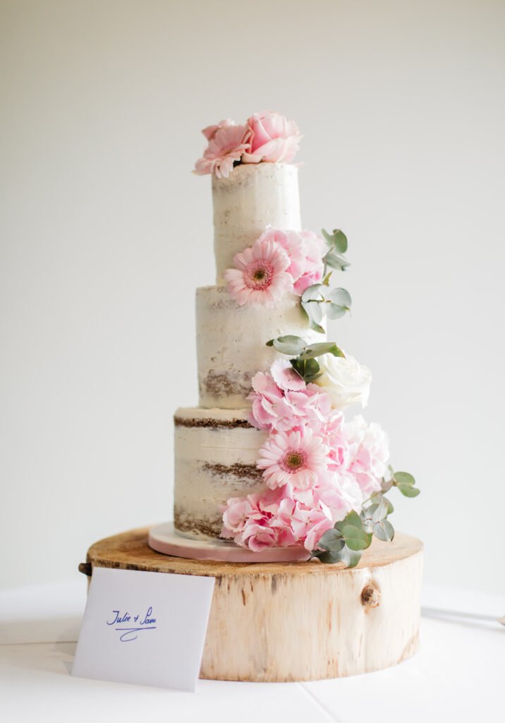 -9-1632214672-81Thegarden-yalding-kent-wedding-photography-taliphotofilm