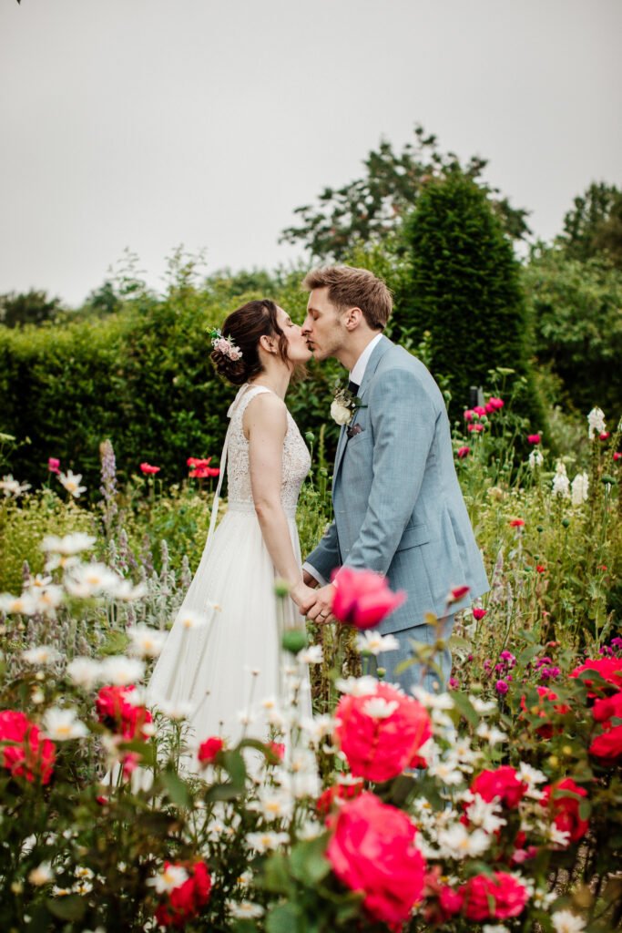 Juliana-Sam-41-1624979006-15Thegarden-yalding-kent-wedding-photography-taliphotofilm